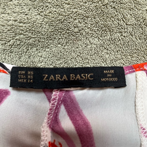 Zara basic, blouse size XS. White with flowered pattern. - Picture 5 of 5